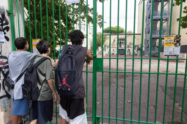 IPA88664795 - The entrance to the Giovanni Verga School in Centocelle, Rome, where a student assaulted a teacher  Copyright: xMatteoxNardonex xx IPA88664795