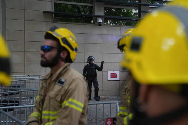 Catalonia s Firefighters Protest to Demand Better Working Conditions Several firefighters during a protest on September 18, 2026, in Barcelona, Catalonia, Spain The Catalonia Firefighters are demanding the updating and strict enforcement of labor agreements previously signed with the government; they are denouncing the risks associated with exposure to toxic substances and insisting on the implementation of effective decontamination measures for their equipment. September 18, 2026, Barcelona, Catalonia Barcelona, Catalonia, Spain  Copyright: xDavidxZorrakinox 7783527