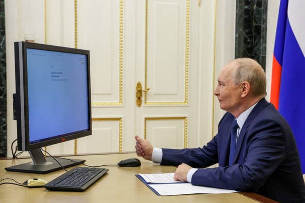RUSSIA, MOSCOW - SEPTEMBER 18, 2026: Russian President Vladimir Putin votes online from the Moscow Kremlin during the 2026 Russian State Duma election. Vyacheslav Prokofyev Russian Presidential Press and Information Office TASS  97900495