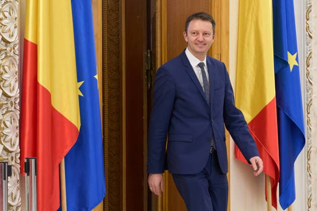 Romania PM Bid: Muresan First Public Appearance Bucharest, Romania. 18th Sep, 2026: Siegfried Muresan, Romania s prime minister candidate, arrives to deliver a press statement at the Romanian Senate. Muresan, National Liberal Party (PNL) MEP, is the third candidate nominated by the Romanian president in an attempt to secure a majority vote in Parliament. Today is the 136th day without a full‘term prime minister, after the Bolojan government was dismissed in a no-confidence vote. Bucharest Romania Copyright: xLucianxAlecux