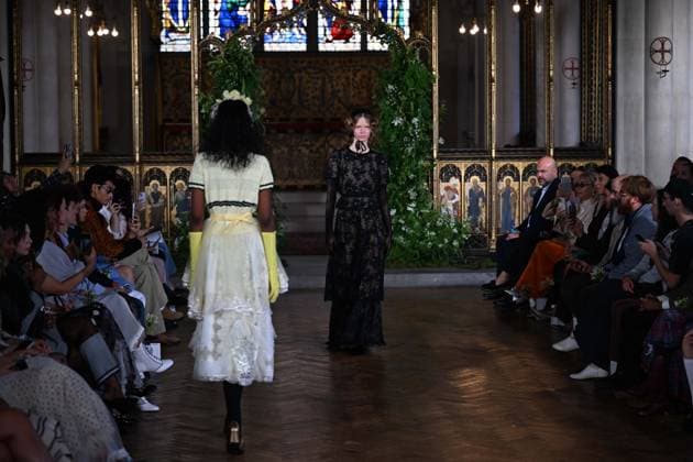 London Fashion Week LONDON, UNITED KINGDOM - SEPTEMBER 18: Models showcase creations by Turkish fashion designer Bora Aksu from his Spring Summer 2027 (SS27) collection during London Fashion Week at St Cyprian s Church in London, United Kingdom on September 18, 2026. Rasid Necati Aslim Anadolu London United Kingdom. Editorial use only. Please get in touch for any other usage.  Copyright: x2026xAnadoluxRasidxNecatixAslimx