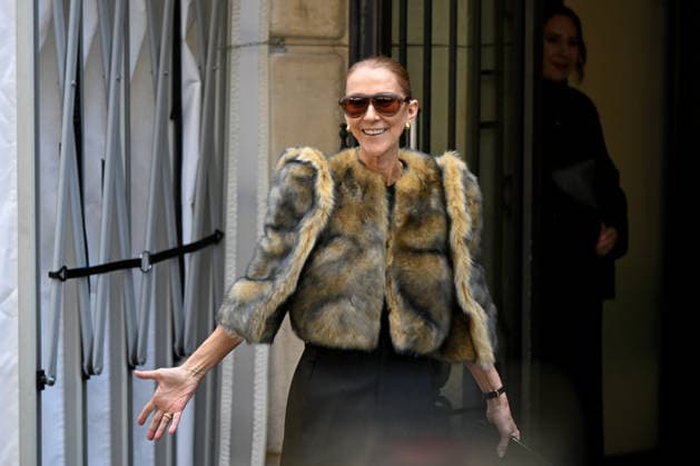 Celine Dion Leaves Her Hotel - Paris Celine Dion she spend time with fans before going to the venue, at hotel Royal Monceau in Paris, France on September 18, 2026. Photo by Lionel Urman ABACAPRESS.COM Paris France  Copyright: xUrmanxLionel ABACAx
