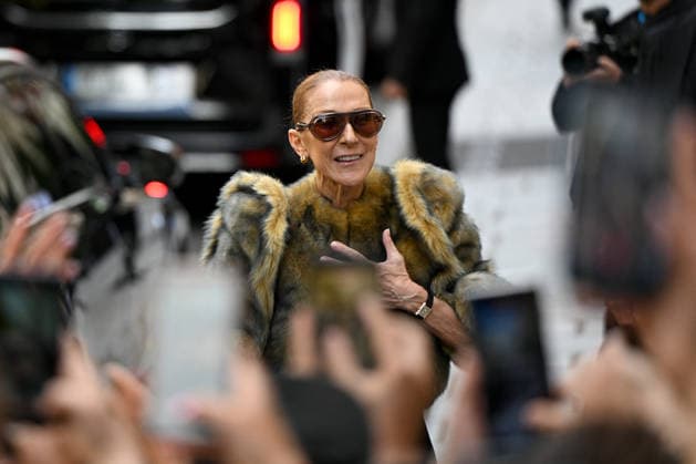 Celine Dion Leaves Her Hotel - Paris Celine Dion she spend time with fans before going to the venue, at hotel Royal Monceau in Paris, France on September 18, 2026. Photo by Lionel Urman ABACAPRESS.COM Paris France  Copyright: xUrmanxLionel ABACAx