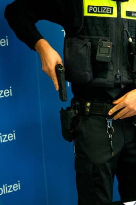Police Unveil Holster-Triggered Bodycam System for the First Time Erfurt, September 18, 2 Copyright: xMarioxGentzelx