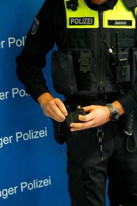 Police Unveil Holster-Triggered Bodycam System for the First Time Erfurt, September 18, 2 Copyright: xMarioxGentzelx