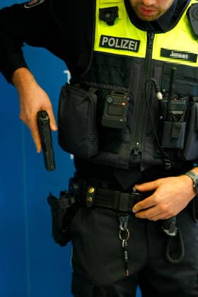 Police Unveil Holster-Triggered Bodycam System for the First Time Erfurt, September 18, 2 Copyright: xMarioxGentzelx