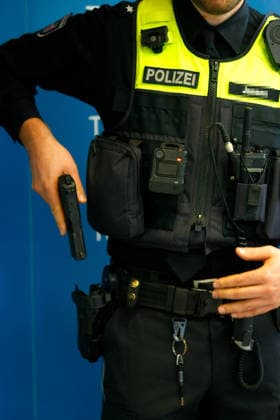 Police Unveil Holster-Triggered Bodycam System for the First Time Erfurt, September 18, 2 Copyright: xMarioxGentzelx