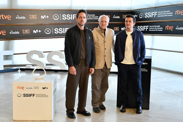 Werner Herzog Receives the Donostia Award at the San Sebastián Film Festival Director, screenwriter, producer, and actor Werner Herzog (c), accompanied by producer Ariel Leon Isacovitch (I) and actor Orlando Bloom (d), poses for the media before receiving the Donostia Award, at the Kursaal on September 18, 2026, in San Sebastián, Guipúzcoa, Basque Country, Spain. Director, screenwriter, producer, and actor Werner Herzog will receive a Donostia Award in recognition of his career during the opening gala of the San Sebastián Film Festival, which will take place from September 18 to 26 for its 74th edition. The Festival’s highest honorary distinction for the German filmmaker will be accompanied by a screening of his new feature film, ‘Bucking  Copyright: xArnaitzxRubiox 7783875