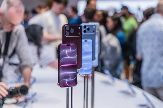Apple Store on Fifth Avenue in New York City, United States Apple Store on Fifth Avenue in New York City, United States, on September 18, 2026. Apple begins selling the iPhone 18 lineup. NEW YORK NY UNITED STATES Copyright: xVANESSAxCARVALHOx