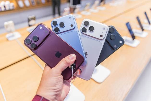 Apple Store on Fifth Avenue in New York City, United States Apple Store on Fifth Avenue in New York City, United States, on September 18, 2026. Apple begins selling the iPhone 18 lineup. NEW YORK NY UNITED STATES Copyright: xVANESSAxCARVALHOx