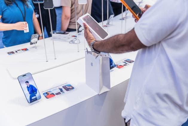 September 18, 2026, New York, Ny, USA: Apple Store on Fifth Avenue in New York City, United States, on September 18, 2026. Apple begins selling the iPhone 18 lineup. New York USA - ZUMAc233 20260918_zsp_c233_005 Copyright: xVanessaxCarvalhox