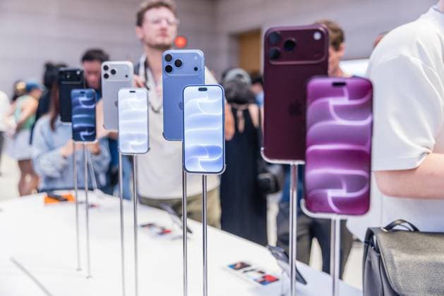 Apple Store on Fifth Avenue in New York City, United States Apple Store on Fifth Avenue in New York City, United States, on September 18, 2026. Apple begins selling the iPhone 18 lineup. NEW YORK NY UNITED STATES Copyright: xVANESSAxCARVALHOx