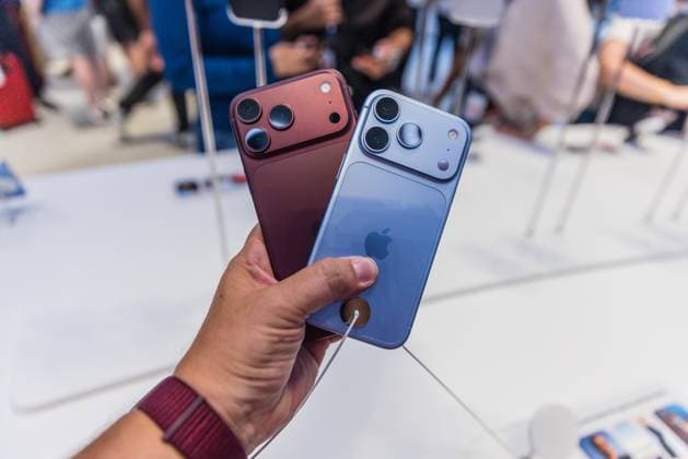 Apple Store on Fifth Avenue in New York City, United States Apple Store on Fifth Avenue in New York City, United States, on September 18, 2026. Apple begins selling the iPhone 18 lineup. NEW YORK NY UNITED STATES Copyright: xVANESSAxCARVALHOx