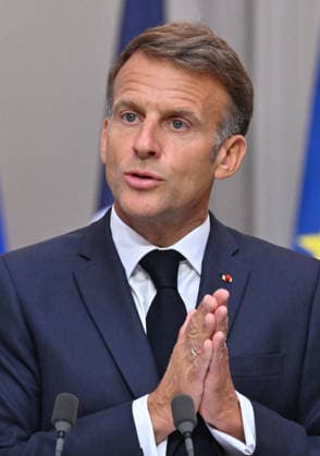 French President Emmanuel Macron speaks at a press conference following a meeting on the geopolitical situation and its consequences, which brought together candidates for the 2027 presidential election and party leaders at the Élysée Palace in Paris, France, on September 18, 2026. Emmanuel Macron called for the development of a plan to protect our critical infrastructure against Russian hybrid attacks. France’s President Emmanuel Macron addresses the audience during a press conference following a meeting with candidates for the 2027 presidential election and party leaders focused on the geopolitical situation and its consequences, at the Élysée Palace in Paris, France, on September 18, 2026. Emmanuel Macron requested the preparation of a  Copyright: xChristianxLiewigx xBestimagexChristianxLiewigx xBestimagex