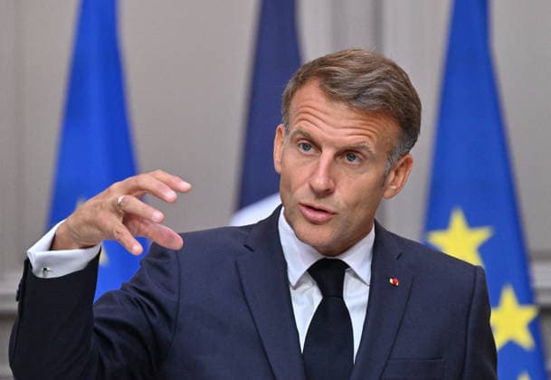 French President Emmanuel Macron speaks at a press conference following a meeting on the geopolitical situation and its consequences, which brought together candidates for the 2027 presidential election and party leaders at the Élysée Palace in Paris, France, on September 18, 2026. Emmanuel Macron called for the development of a plan to protect our critical infrastructure against Russian hybrid attacks. France’s President Emmanuel Macron addresses the audience during a press conference following a meeting with candidates for the 2027 presidential election and party leaders focused on the geopolitical situation and its consequences, at the Élysée Palace in Paris, France, on September 18, 2026. Emmanuel Macron requested the preparation of a  Copyright: xChristianxLiewigx xBestimagexChristianxLiewigx xBestimagex
