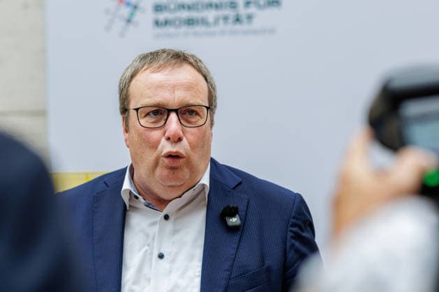 September 18, 2026, Düsseldorf, North Rhine-Westphalia: Transportation Minister Oliver Krischer on the sidelines of the NRW 2026 Infrastructure Conference, themed Building and Renovating Bridges Faster, Düsseldorf, Ministry of the Environment, Nature Conservation, and Transportation, Emilie Preyer Platz 1, North Rhine-Westphalia, Germany