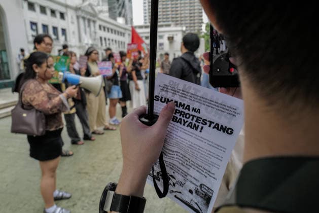September 18, 2026, Philippines: Students from La Salle along with One Taft, a coalition of Taft-based schools, stage a Black Friday Protest on Friday at Taft Ave, Metro Manila. It coincided with the Black Friday Protests from different universities and a preparation for the mass movement on Sept. 21 for the Martial Law anniversary. Among the calls were for the alleged human rights abuses, corruption, and the Pax Silica initiative under the administration of President Ferdinand Marcos Jr. Philippines - ZUMAr240 20260918_zip_r240_027 Copyright: xMarcxDominicxRostratax