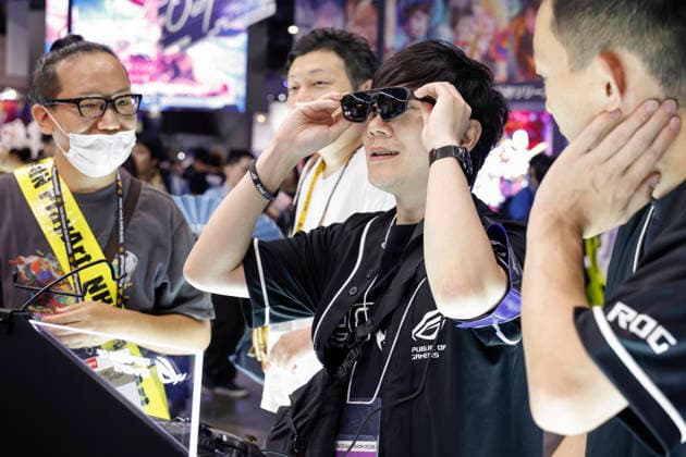 September 18, 2026, Chiba, Japan: A visitor tests a ROG XREAL R1 Edition 20 for ROG XBOX Ally X20 gaming console during the Tokyo Game Show (TGS) 2026 at Makuhari Messe in Chiba, near Tokyo. This year marks 30 years since the show began. A total of 1,138 companies and organizations from 53 countries participated in the largest exhibition in TGS history. The event runs through September 21. Chiba Japan  - ZUMAm191 20260918_aap_m191_037 Copyright: xRodrigoxReyesxMarinx