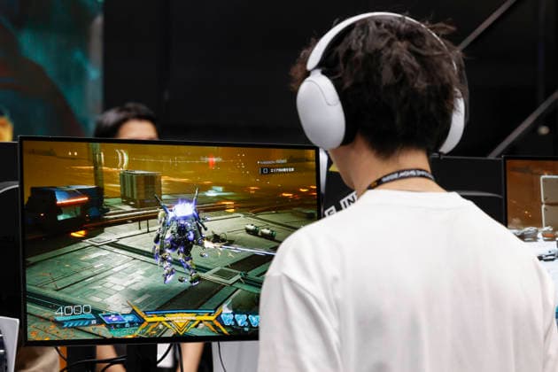 September 18, 2026, Chiba, Japan: Visitors enjoy testing video games during the Tokyo Game Show (TGS) 2026 at Makuhari Messe in Chiba, near Tokyo. This year marks 30 years since the show began. A total of 1,138 companies and organizations from 53 countries participated in the largest exhibition in TGS history. The event runs through September 21. Chiba Japan  - ZUMAm191 20260918_aap_m191_030 Copyright: xRodrigoxReyesxMarinx