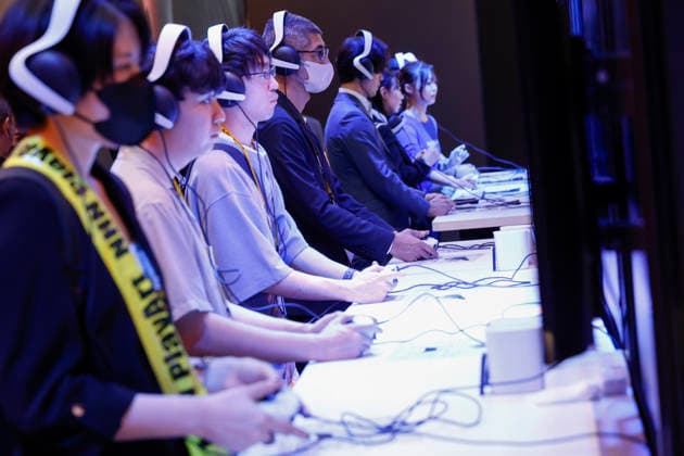 September 18, 2026, Chiba, Japan: Visitors enjoy testing video games during the Tokyo Game Show (TGS) 2026 at Makuhari Messe in Chiba, near Tokyo. This year marks 30 years since the show began. A total of 1,138 companies and organizations from 53 countries participated in the largest exhibition in TGS history. The event runs through September 21. Chiba Japan  - ZUMAm191 20260918_aap_m191_051 Copyright: xRodrigoxReyesxMarinx