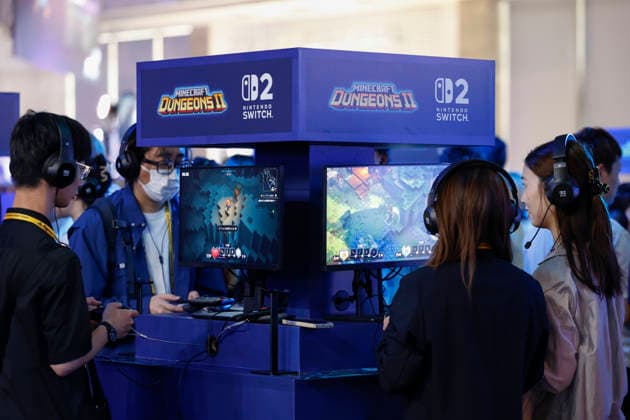 September 18, 2026, Chiba, Japan: Visitors enjoy testing upcoming action role-playing game Minecraft Dungeons II during the Tokyo Game Show (TGS) 2026 at Makuhari Messe in Chiba, near Tokyo. This year marks 30 years since the show began. A total of 1,138 companies and organizations from 53 countries participated in the largest exhibition in TGS history. The event runs through September 21. Chiba Japan  - ZUMAm191 20260918_aap_m191_070 Copyright: xRodrigoxReyesxMarinx