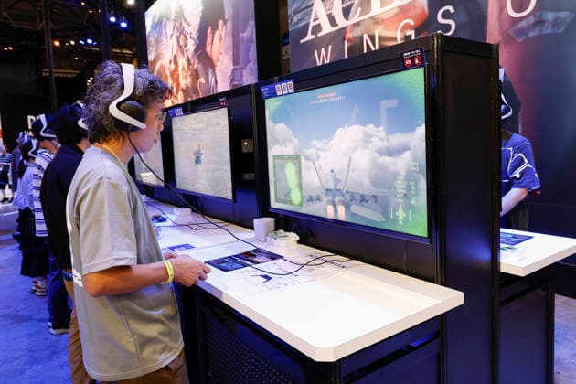 September 18, 2026, Chiba, Japan: Visitors enjoy testing the flight combat game ACE COMBAT 8: WINGS OF THEVE during the Tokyo Game Show (TGS) 2026 at Makuhari Messe in Chiba, near Tokyo. This year marks 30 years since the show began. A total of 1,138 companies and organizations from 53 countries participated in the largest exhibition in TGS history. The event runs through September 21. Chiba Japan - ZUMAm191 20260918_aap_m191_067 Copyright: xRodrigoxReyesxMarinx