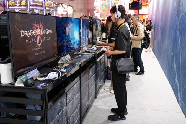 September 18, 2026, Chiba, Japan: Visitors enjoy testing the Dragon s Dogma 2: Dark Arisen game during the Tokyo Game Show (TGS) 2026 at Makuhari Messe in Chiba, near Tokyo. This year marks 30 years since the show began. A total of 1,138 companies and organizations from 53 countries participated in the largest exhibition in TGS history. The event runs through September 21. Chiba Japan - ZUMAm191 20260918_aap_m191_066 Copyright: xRodrigoxReyesxMarinx