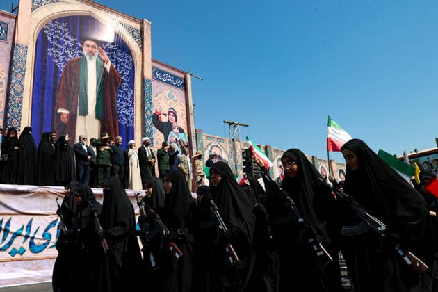 Iranians take to the streets of Tehran following US and Israeli attacks TEHRAN, IRAN - SEPTEMBER 18: (----EDITORIAL USE ONLY – MANDATORY CREDIT - IRANIAN PRESIDENCY HANDOUT - NO MARKETING NO ADVERTISING CAMPAIGNS - DISTRIBUTED AS A SERVICE TO CLIENTS----) Demonstrators fill the area between Imam Hossein Square and Revolution Square, carrying Hezbollah and Iranian flags and chanting slogans against the US and Israel in Tehran, Iran, on September 18, 2026. Iranians registered for the Self-Sacrifice campaign demonstrate under the leadership of the Basij Forces affiliated with the Islamic Revolutionary Guard Corps (IRGC) following US and Israeli attacks. Iranian Presidency Handout Anadolu Tehran Iran. Editorial use only. Please get in  Copyright: x2026xAnadoluxIranianxPresidencyx xHandoutx