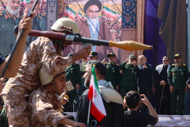 Iranians take to the streets of Tehran following US and Israeli attacks TEHRAN, IRAN - SEPTEMBER 18: (----EDITORIAL USE ONLY – MANDATORY CREDIT - IRANIAN PRESIDENCY HANDOUT - NO MARKETING NO ADVERTISING CAMPAIGNS - DISTRIBUTED AS A SERVICE TO CLIENTS----) Iranian President Masoud Pezeshkian (3rd R) attends as demonstrators fill the area between Imam Hossein Square and Revolution Square, carrying Hezbollah and Iranian flags and chanting slogans against the US and Israel in Tehran, Iran, on September 18, 2026. Iranians registered for the Self-Sacrifice campaign demonstrate under the leadership of the Basij Forces affiliated with the Islamic Revolutionary Guard Corps (IRGC) following US and Israeli attacks. Iranian Presidency Handout  Copyright: x2026xAnadoluxIranianxPresidencyx xHandoutx