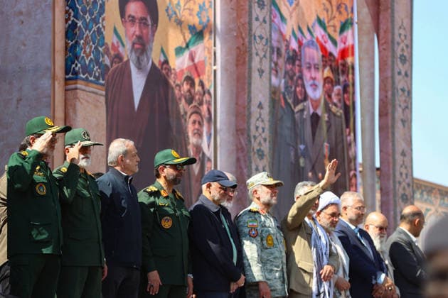 Iranians take to the streets of Tehran following US and Israeli attacks TEHRAN, IRAN - SEPTEMBER 18: (----EDITORIAL USE ONLY – MANDATORY CREDIT - IRANIAN PRESIDENCY HANDOUT - NO MARKETING NO ADVERTISING CAMPAIGNS - DISTRIBUTED AS A SERVICE TO CLIENTS----) Iranian President Masoud Pezeshkian (3rd L) attends as demonstrators fill the area between Imam Hossein Square and Revolution Square, carrying Hezbollah and Iranian flags and chanting slogans against the US and Israel in Tehran, Iran, on September 18, 2026. Iranians registered for the Self-Sacrifice campaign demonstrate under the leadership of the Basij Forces affiliated with the Islamic Revolutionary Guard Corps (IRGC) following US and Israeli attacks. Iranian Presidency Handout  Copyright: x2026xAnadoluxIranianxPresidencyx xHandoutx