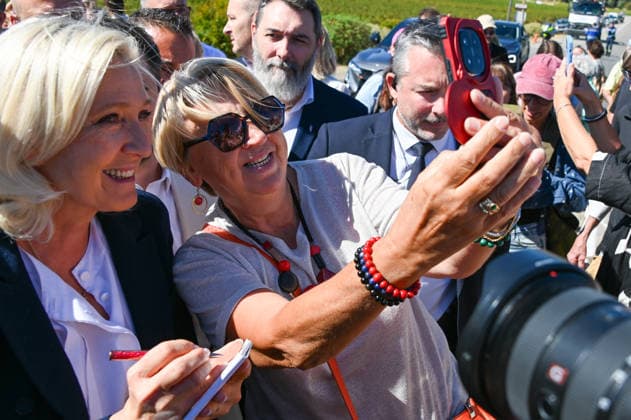 Marine Le Pen, the National Rally’s presidential candidate, accompanied by Julien Rancoule, National Rally member of Congress for the 3rd Limoux-Castelnaudary district, and Victor Chabert, director of the National Rally’s press office, visited the disaster-stricken village of Pomas in the Aude department, this Friday, September 18, 2026, following a tornado that struck in late August. Valérian Wagner Bestimage Marine Le Pen, the National Rally candidate for the presidency, accompanied by Julien Rancoule, RN MP for the 3rd constituency of Aude—Limoux Castelnaudary, and Victor Chabert, Director of the National Rally press office, visits the storm-ravaged village of Pomas in the Aude department this Friday, September 18, 2026, following a tor Copyright: xValà rianxWagner BestimagexValà rianxWagner Bestimagex