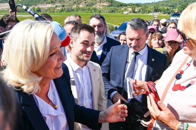 Marine Le Pen, the National Rally’s presidential candidate, accompanied by Julien Rancoule, National Rally member of Congress for the 3rd Limoux-Castelnaudary district, and Victor Chabert, director of the National Rally’s press office, visited the disaster-stricken village of Pomas in the Aude department, this Friday, September 18, 2026, following a tornado that struck in late August. Valérian Wagner Bestimage Marine Le Pen, the National Rally candidate for the presidency, accompanied by Julien Rancoule, RN MP for the 3rd constituency of Aude—Limoux Castelnaudary, and Victor Chabert, Director of the National Rally press office, visits the storm-ravaged village of Pomas in the Aude department this Friday, September 18, 2026, following a tor Copyright: xValà rianxWagner BestimagexValà rianxWagner Bestimagex