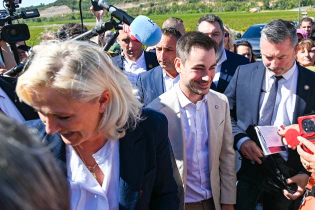 Marine Le Pen, the National Rally’s presidential candidate, accompanied by Julien Rancoule, National Rally member of Congress for the 3rd Limoux-Castelnaudary district, and Victor Chabert, director of the National Rally’s press office, visited the disaster-stricken village of Pomas in the Aude department, this Friday, September 18, 2026, following a tornado that struck in late August. Valérian Wagner Bestimage Marine Le Pen, the National Rally candidate for the presidency, accompanied by Julien Rancoule, RN MP for the 3rd constituency of Aude—Limoux Castelnaudary, and Victor Chabert, Director of the National Rally press office, visits the storm-ravaged village of Pomas in the Aude department this Friday, September 18, 2026, following a tor Copyright: xValà rianxWagner BestimagexValà rianxWagner Bestimagex