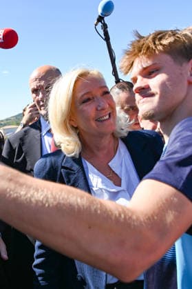Marine Le Pen, the National Rally’s presidential candidate, accompanied by Julien Rancoule, National Rally member of Congress for the 3rd Limoux-Castelnaudary district, and Victor Chabert, director of the National Rally’s press office, visited the disaster-stricken village of Pomas in the Aude department, this Friday, September 18, 2026, following a tornado that struck in late August. Valérian Wagner Bestimage Marine Le Pen, the National Rally candidate for the presidency, accompanied by Julien Rancoule, RN MP for the 3rd constituency of Aude—Limoux Castelnaudary, and Victor Chabert, Director of the National Rally press office, visits the storm-ravaged village of Pomas in the Aude department this Friday, September 18, 2026, following a tor Copyright: xValà rianxWagner BestimagexValà rianxWagner Bestimagex
