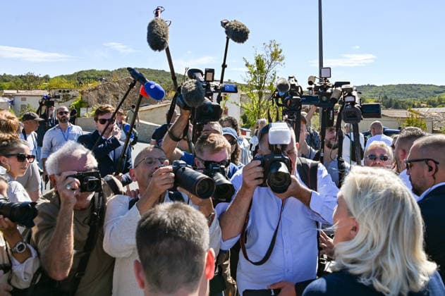 Marine Le Pen, the National Rally’s presidential candidate, accompanied by Julien Rancoule, National Rally member of Congress for the 3rd Limoux-Castelnaudary district, and Victor Chabert, director of the National Rally’s press office, visited the disaster-stricken village of Pomas in the Aude department, this Friday, September 18, 2026, following a tornado that struck in late August. Valérian Wagner Bestimage Marine Le Pen, the National Rally candidate for the presidency, accompanied by Julien Rancoule, RN MP for the 3rd constituency of Aude—Limoux Castelnaudary, and Victor Chabert, Director of the National Rally press office, visits the storm-ravaged village of Pomas in the Aude department this Friday, September 18, 2026, following a tor Copyright: xValà rianxWagner BestimagexValà rianxWagner Bestimagex