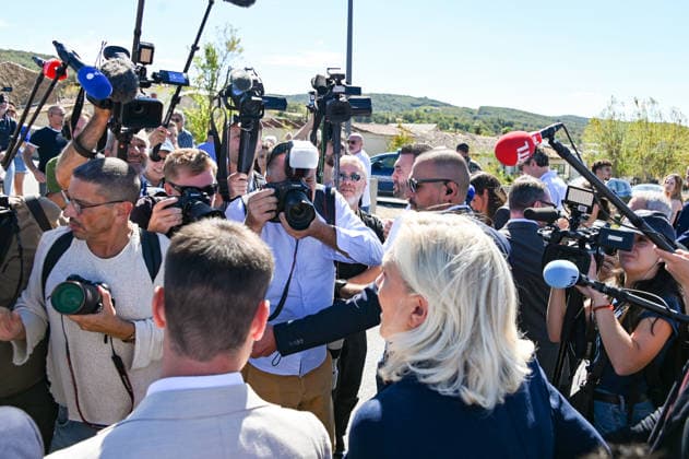 Marine Le Pen, the National Rally’s presidential candidate, accompanied by Julien Rancoule, National Rally member of Congress for the 3rd Limoux-Castelnaudary district, and Victor Chabert, director of the National Rally’s press office, visited the disaster-stricken village of Pomas in the Aude department, this Friday, September 18, 2026, following a tornado that struck in late August. Valérian Wagner Bestimage Marine Le Pen, the National Rally candidate for the presidency, accompanied by Julien Rancoule, RN MP for the 3rd constituency of Aude—Limoux Castelnaudary, and Victor Chabert, Director of the National Rally press office, visits the storm-ravaged village of Pomas in the Aude department this Friday, September 18, 2026, following a tor Copyright: xValà rianxWagner BestimagexValà rianxWagner Bestimagex