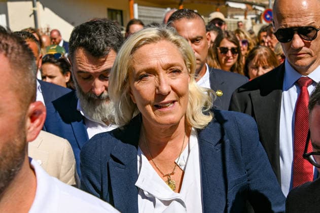 Marine Le Pen, the National Rally’s candidate for the presidency of the Republic, accompanied by Julien Rancoule, National Rally deputy for the 3rd Limoux-Castelnaudary district, and Victor Chabert, director of the National Rally’s press office, visited the disaster-stricken village of Pomas in the Aude department, this Friday, September 18, 2026, following a tornado that struck in late August. Valérian Wagner Bestimage Marine Le Pen, the National Rally candidate for the presidency, accompanied by Julien Rancoule, RN MP for the 3rd constituency of Aude—Limoux Castelnaudary, and Victor Chabert, Director of the National Rally press office, visits the storm-ravaged village of Pomas in the Aude department this Friday, September 18, 2026, follo Copyright: xValà rianxWagner BestimagexValà rianxWagner Bestimagex