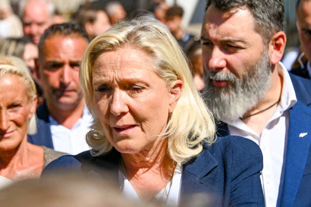 Marine Le Pen, the National Rally’s candidate for the presidency of the Republic, accompanied by Julien Rancoule, National Rally deputy for the 3rd Limoux-Castelnaudary district, and Victor Chabert, director of the National Rally’s press office, visited the disaster-stricken village of Pomas in the Aude department, this Friday, September 18, 2026, following a tornado that struck in late August. Valérian Wagner Bestimage Marine Le Pen, the National Rally candidate for the presidency, accompanied by Julien Rancoule, RN MP for the 3rd constituency of Aude—Limoux Castelnaudary, and Victor Chabert, Director of the National Rally press office, visits the storm-ravaged village of Pomas in the Aude department this Friday, September 18, 2026, follo Copyright: xValà rianxWagner BestimagexValà rianxWagner Bestimagex
