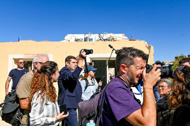 Marine Le Pen, the National Rally’s candidate for the presidency of the Republic, accompanied by Julien Rancoule, National Rally deputy for the 3rd Limoux-Castelnaudary district, and Victor Chabert, director of the National Rally’s press office, visited the disaster-stricken village of Pomas in the Aude department, this Friday, September 18, 2026, following a tornado that struck in late August. Valérian Wagner Bestimage Marine Le Pen, the National Rally candidate for the presidency, accompanied by Julien Rancoule, RN MP for the 3rd constituency of Aude—Limoux Castelnaudary, and Victor Chabert, Director of the National Rally press office, visits the storm-ravaged village of Pomas in the Aude department this Friday, September 18, 2026, follo Copyright: xValà rianxWagner BestimagexValà rianxWagner Bestimagex