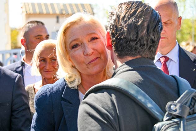 Marine Le Pen, the National Rally’s candidate for the presidency of the Republic, accompanied by Julien Rancoule, National Rally member of the National Assembly representing the 3rd Limoux-Castelnaudary district, and Victor Chabert, director of the National Rally’s press office, visited the disaster-stricken village of Pomas in the Aude department, this Friday, September 18, 2026, following a tornado that struck in late August. Valérian Wagner Bestimage Marine Le Pen, the National Rally candidate for the presidency, accompanied by Julien Rancoule, RN MP for the 3rd constituency of Aude—Limoux Castelnaudary, and Victor Chabert, director of the National Rally press office, visits the storm-ravaged village of Pomas in the Aude department this Copyright: xValà rianxWagner BestimagexValà rianxWagner Bestimagex