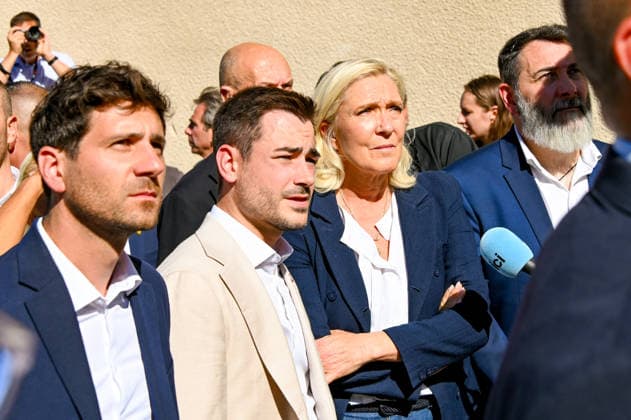 Marine Le Pen, the National Rally’s candidate for the presidency of the Republic, accompanied by Julien Rancoule, National Rally member of the National Assembly representing the 3rd Limoux-Castelnaudary district, and Victor Chabert, director of the National Rally’s press office, visited the disaster-stricken village of Pomas in the Aude department, this Friday, September 18, 2026, following a tornado that struck in late August. Valérian Wagner Bestimage Marine Le Pen, the National Rally candidate for the presidency, accompanied by Julien Rancoule, RN MP for the 3rd constituency of Aude—Limoux Castelnaudary, and Victor Chabert, director of the National Rally press office, visits the storm-ravaged village of Pomas in the Aude department this Copyright: xValà rianxWagner BestimagexValà rianxWagner Bestimagex