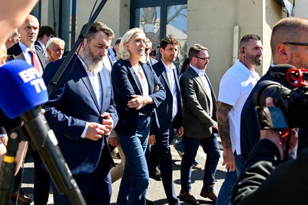 Marine Le Pen, the National Rally’s candidate for the presidency of the Republic, accompanied by Julien Rancoule, National Rally member of the National Assembly representing the 3rd Limoux-Castelnaudary district, and Victor Chabert, director of the National Rally’s press office, visited the disaster-stricken village of Pomas in the Aude department, this Friday, September 18, 2026, following a tornado that struck in late August. Valérian Wagner Bestimage Marine Le Pen, the National Rally candidate for the presidency, accompanied by Julien Rancoule, RN MP for the 3rd constituency of Aude—Limoux Castelnaudary, and Victor Chabert, director of the National Rally press office, visits the storm-ravaged village of Pomas in the Aude department this Copyright: xValà rianxWagner BestimagexValà rianxWagner Bestimagex