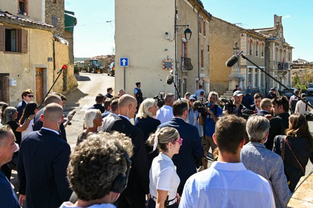 Marine Le Pen, the National Rally’s candidate for the presidency of the Republic, accompanied by Julien Rancoule, National Rally member of the National Assembly representing the 3rd Limoux-Castelnaudary district, and Victor Chabert, director of the National Rally’s press office, visited the disaster-stricken village of Pomas in the Aude department, this Friday, September 18, 2026, following a tornado that struck in late August. Valérian Wagner Bestimage Marine Le Pen, the National Rally candidate for the presidency, accompanied by Julien Rancoule, RN MP for the 3rd constituency of Aude—Limoux Castelnaudary, and Victor Chabert, director of the National Rally press office, visits the storm-ravaged village of Pomas in the Aude department this Copyright: xValà rianxWagner BestimagexValà rianxWagner Bestimagex