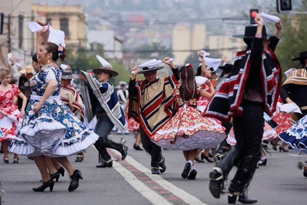 Valparaíso, September 18, 2026 Groups of cueca dancers perform a cueca during the commemoration of the 216th anniversary of National Independence, a ceremony held on Pedro Montt Avenue. Sebastian Cisternas Aton Chile, Valparaiso, Chile. Aton 1191643  Copyright: SEBASTIANxCISTERNAS xATONxCHILE