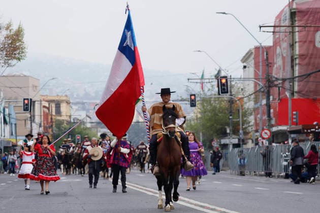 Valparaíso, September 18, 2026: Groups of cuequeros march during the commemoration of the 216th anniversary of National Independence, a ceremony held on Pedro Montt Avenue. Sebastian Cisternas, Aton Chile, Valparaíso, Chile. Aton 1191651  Copyright: SEBASTIANxCISTERNAS xATONxCHILE