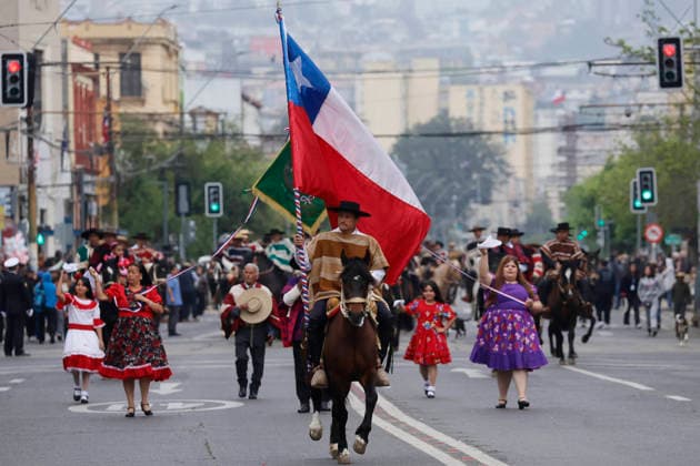 Valparaíso, September 18, 2026: Groups of cuequeros march during the commemoration of the 216th anniversary of National Independence, a ceremony held on Pedro Montt Avenue. Sebastián Cisternas, Aton Chile, Valparaíso, Chile. Aton 1191652  Copyright: SEBASTIANxCISTERNAS xATONxCHILE