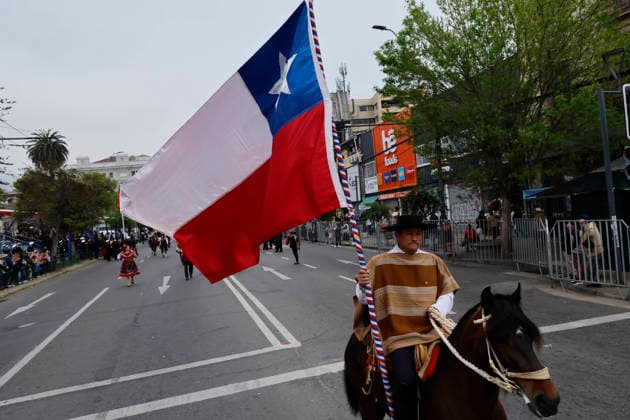 Valparaíso, September 18, 2026 Groups of cuequeros march during the commemoration of the 216th anniversary of National Independence, a ceremony held on Pedro Montt Avenue. Sebastian Cisternas, Aton Chile, Valparaíso, Chile. Aton 1191654  Copyright: SEBASTIANxCISTERNAS xATONxCHILE