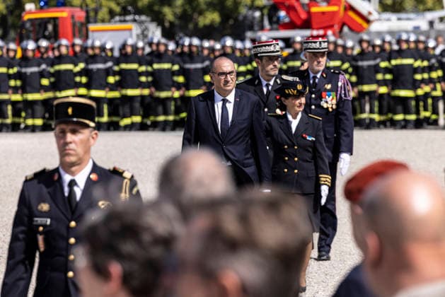 Laurent Nunez Presides Over A Tribute To Two Firefighters Who Died In Wildfires - Bordeaux Bordeaux, Gironde, Nouvelle-Aquitaine, France, 18 September 2026. French Interior Minister Laurent Nunez presides over a national tribute in honour of adjudants Anthony Berthome and Wilfried Schmitter, two professional firefighters from the Saint-Medard-en-Jalles fire and rescue centre, who died on 21 July 2026 while fighting a violent forest fire near Bordeaux-Merignac Airport. The ceremony takes place on Place des Quinconces in Bordeaux, where the two firefighters are posthumously awarded the Legion d’honneur and the Medaille de la securite interieure. Photo by Stephane Duprat ABACAPRESS.COM Bordeaux NOUVELLE-AQUITAINE France  Copyright: xDupratxStephane ABACAx