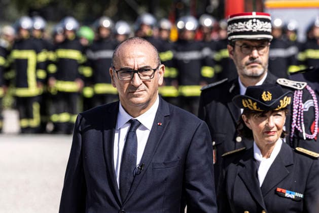 Laurent Nunez Presides Over A Tribute To Two Firefighters Who Died In Wildfires - Bordeaux Bordeaux, Gironde, Nouvelle-Aquitaine, France, September 18, 2026. French Interior Minister Laurent Nunez reviews the firefighters ahead of his speech during the national tribute to adjudants Anthony Berthome and Wilfried Schmitter at Place des Quinconces in Bordeaux. Photo by Stephane Duprat ABACAPRESS.COM Bordeaux NOUVELLE-AQUITAINE France  Copyright: xDupratxStephane ABACAx