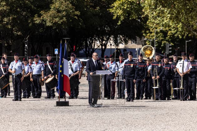 Laurent Nunez Presides Over A Tribute To Two Firefighters Who Died In Wildfires - Bordeaux Bordeaux, Gironde, Nouvelle-Aquitaine, France, 18 September 2026. French Interior Minister Laurent Nunez presides over a national tribute in honour of adjudants Anthony Berthome and Wilfried Schmitter, two professional firefighters from the Saint-Medard-en-Jalles fire and rescue centre, who died on 21 July 2026 while fighting a violent forest fire near Bordeaux-Merignac Airport. The ceremony takes place on Place des Quinconces in Bordeaux, where the two firefighters are posthumously awarded the Legion d’honneur and the Medaille de la securite interieure. Photo by Stephane Duprat ABACAPRESS.COM Bordeaux NOUVELLE-AQUITAINE France  Copyright: xDupratxStephane ABACAx